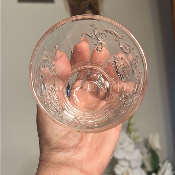 Vintage La Rochere Clairey Versailles Embossed Shell and Flower Tumblerr 8oz - Picture 4 of 8